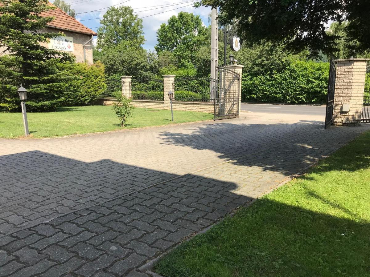 Szent Istvan Fogado Hotel Nagymaros Buitenkant foto
